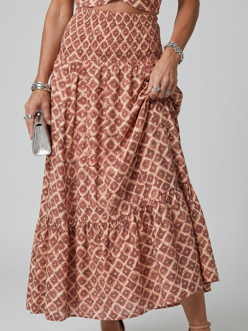 Amira | Vestido Midi Halter Cruzado con Estampado Geométrico y Abertura