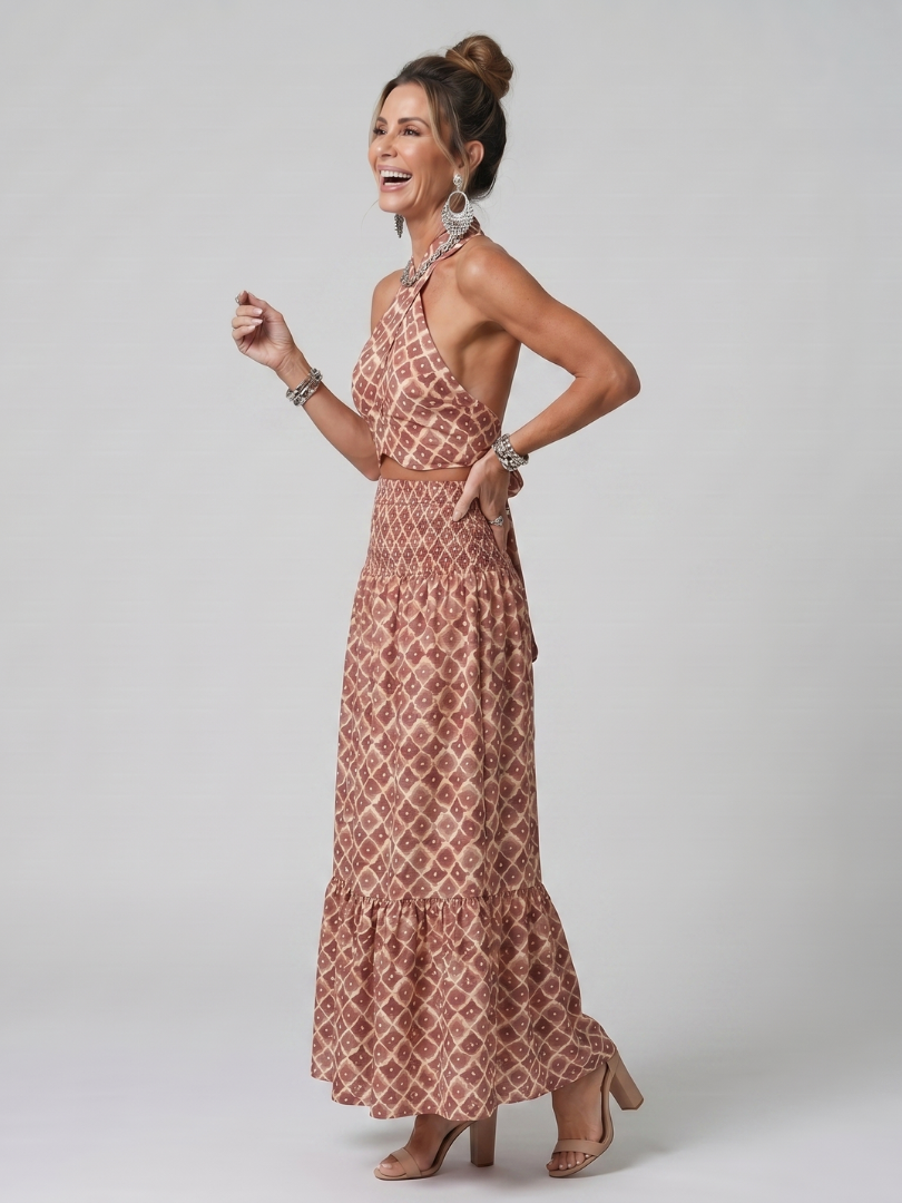 Amira | Vestido Midi Halter Cruzado con Estampado Geométrico y Abertura