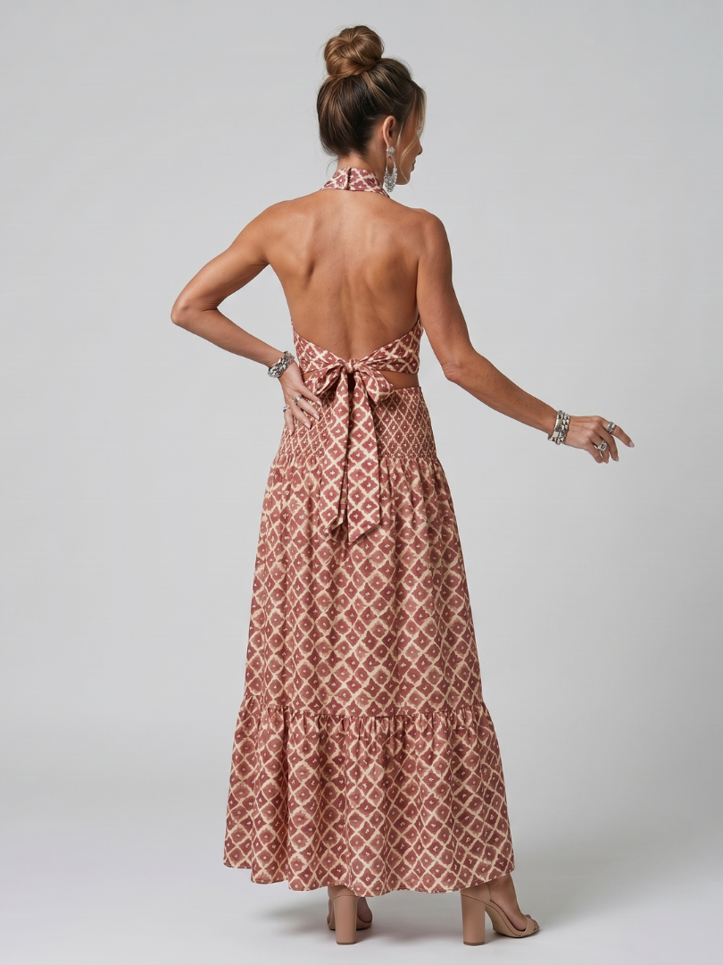 Amira | Vestido Midi Halter Cruzado con Estampado Geométrico y Abertura