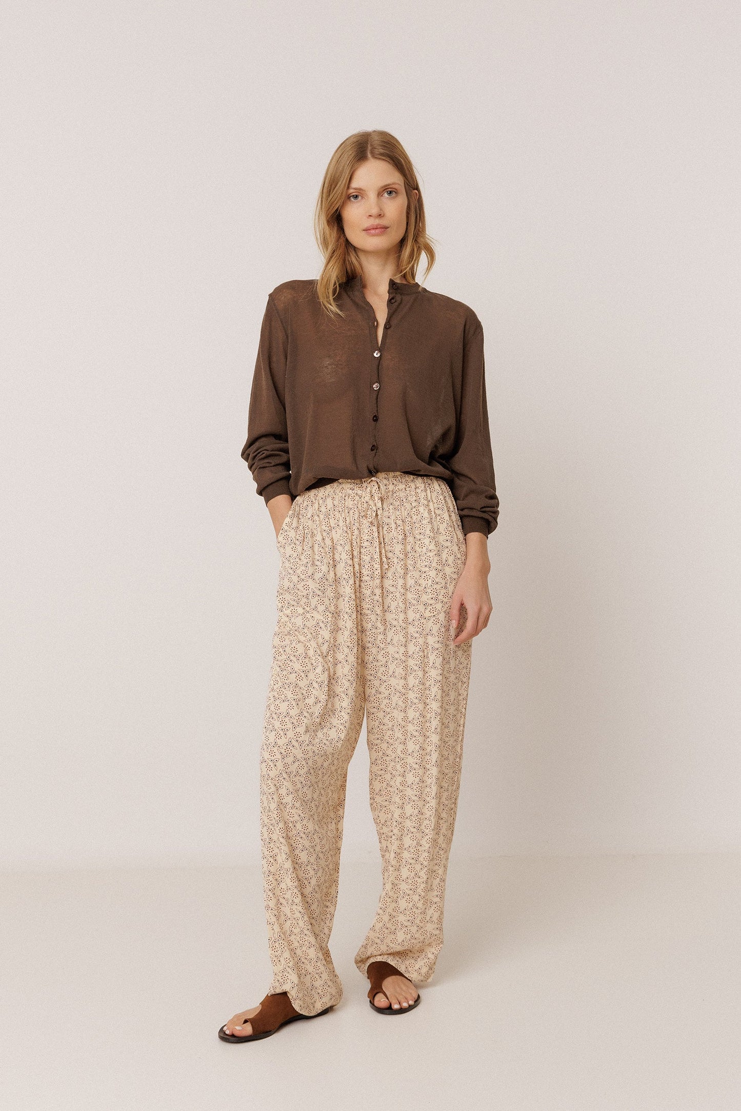 PANTALÓN FLUIDO ESTAMPADO
