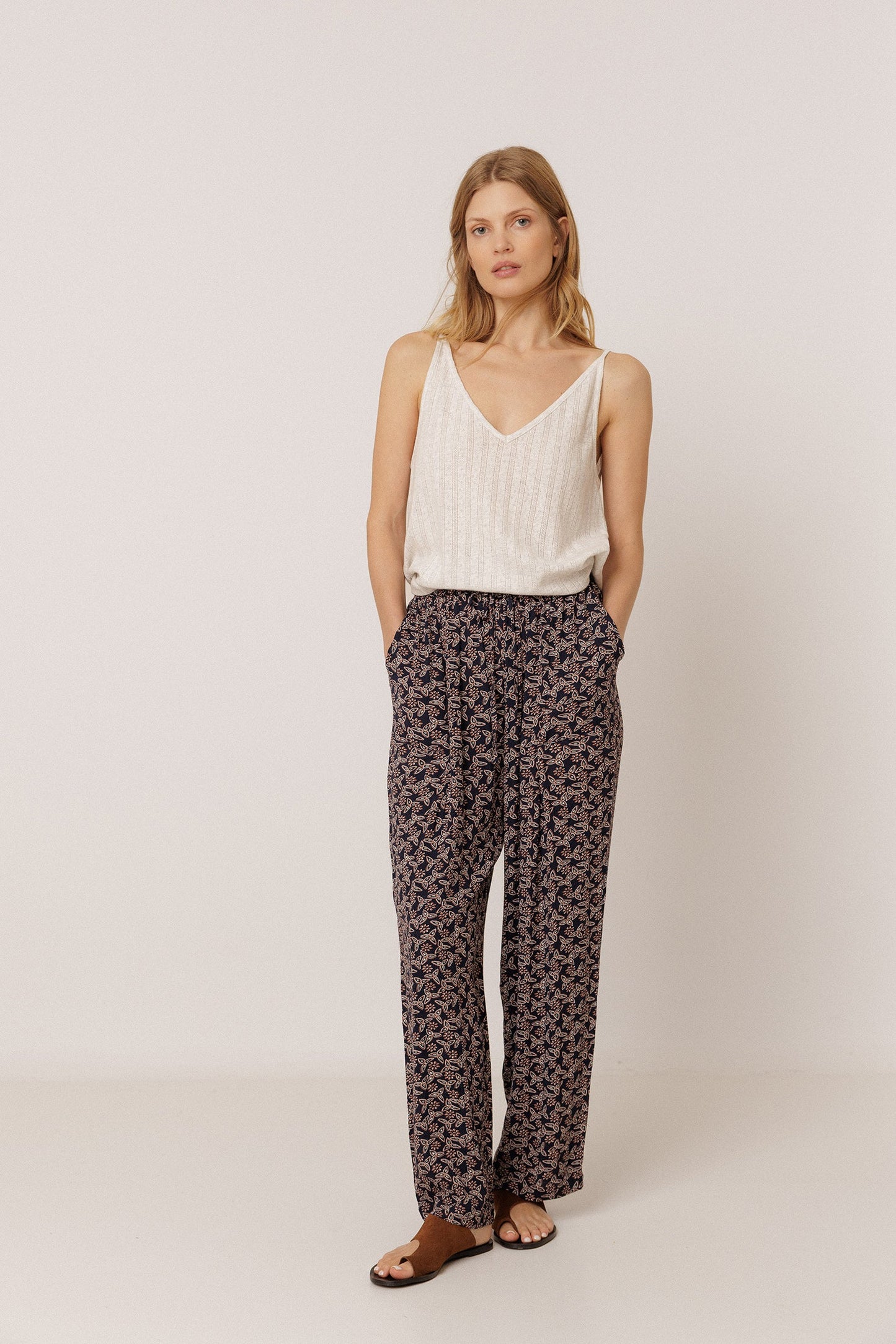 PANTALÓN FLUIDO ESTAMPADO