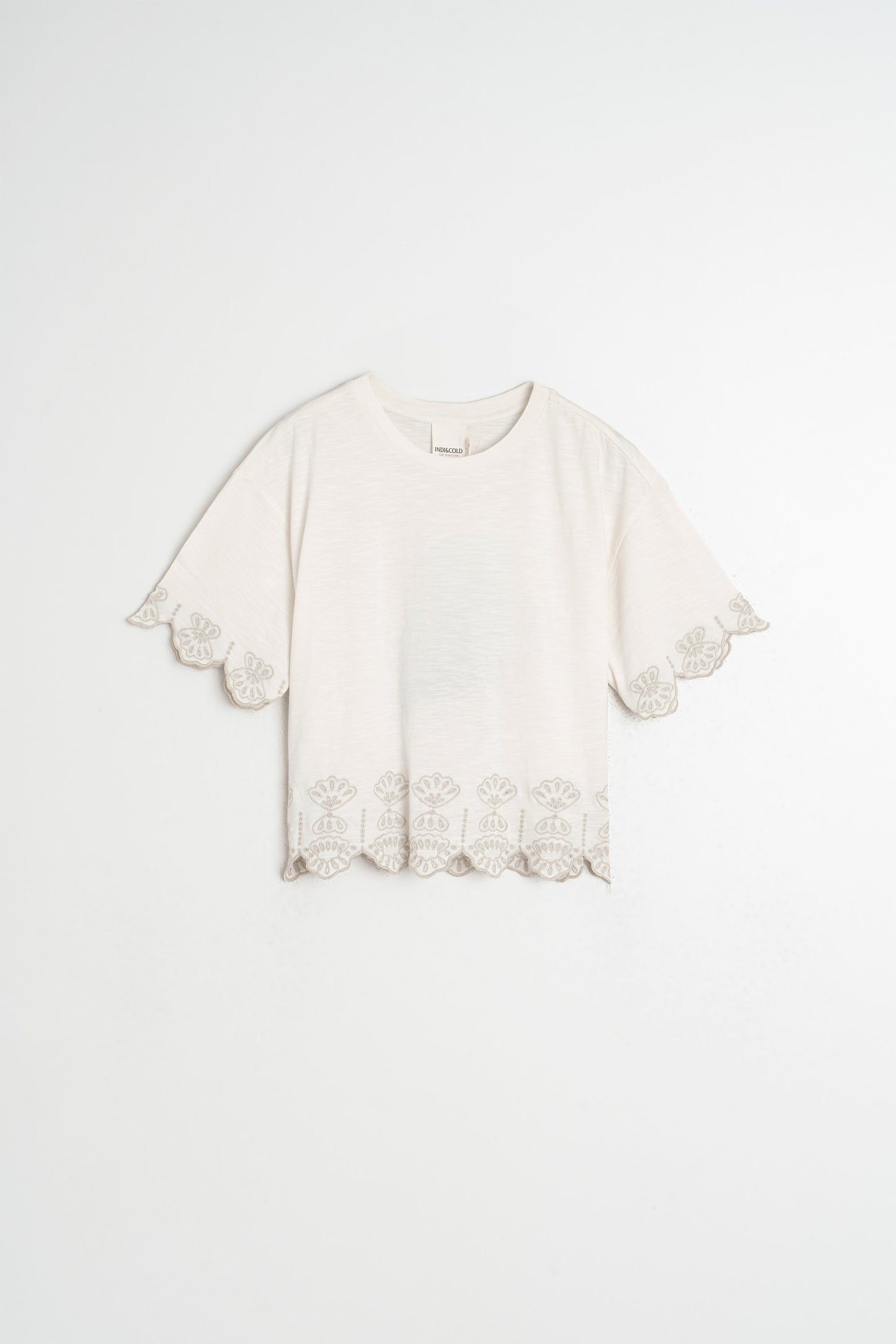 CAMISETA BOXY BORDADA